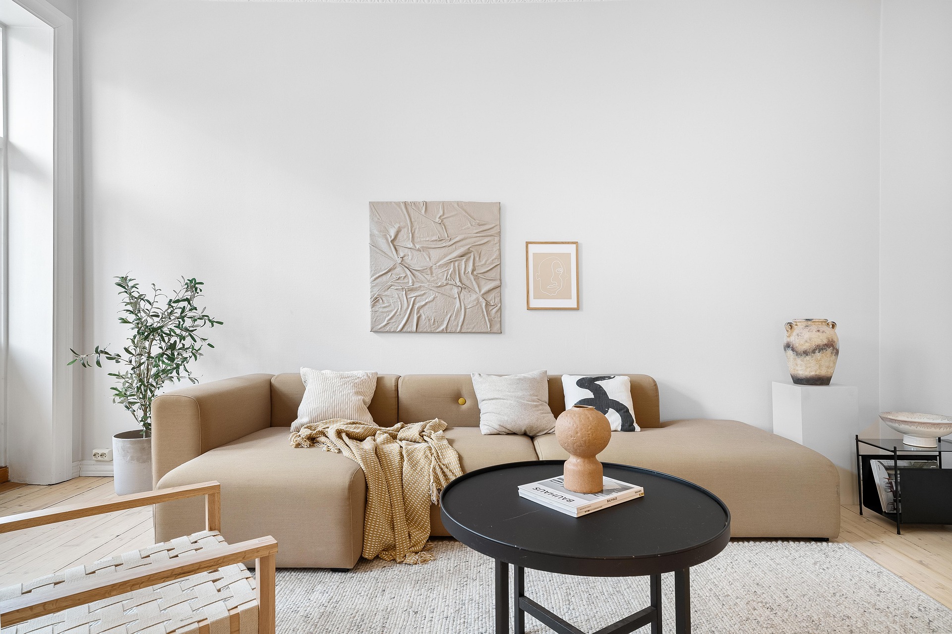 23555986-real-estate-9053405_1920